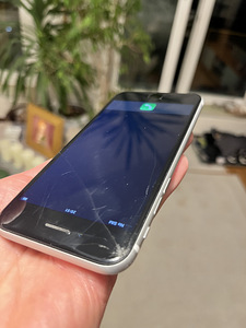 iPhone SE 2. Gen 2020 64GB (2 foto / 5)