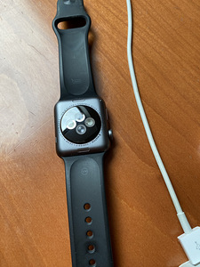 Apple Watch Series 2 – 38mm (must) (3 foto / 5)