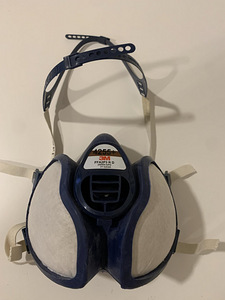uus respiraatormask korduvkasutatavaks kasutamiseks (2 foto / 5)