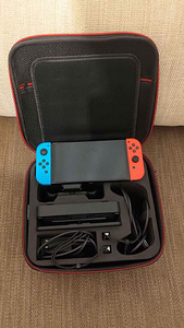 Nintendo Switch OLED + Дорожный футляр + Игры (1 фото из 6)