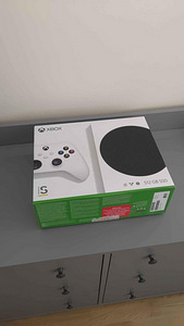Xbox серии S (1 фото из 1)