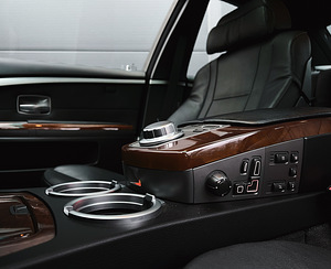 BMW 750 Exclusive 4.8 270kW (12 foto / 15)
