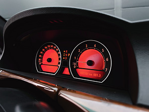 BMW 750 Exclusive 4.8 270kW (15 foto / 15)