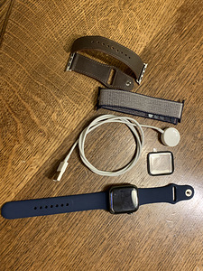 Apple watch 4 44 mm (1 foto / 2)