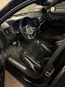 Volvo S90 B&W R-Design XENIUM INTELLSAFE (2 фото из 8)