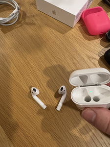 Apple AirPods 2.gen originaal vähekasutatud kõrvaklapid (3 foto / 4)