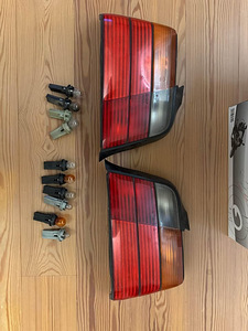BMW E36 sedaan tagatuled OE (2 foto / 8)