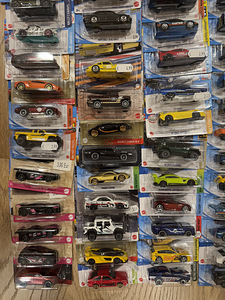 Hot Wheels mudelite kollektsioon 113tk (1 foto / 8)