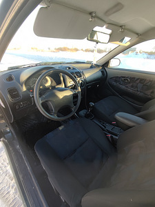 Mitsubishi Carisma (7 foto / 8)