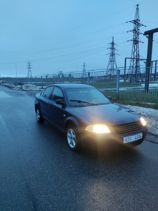 Volkswagen Passat (4 foto / 5)