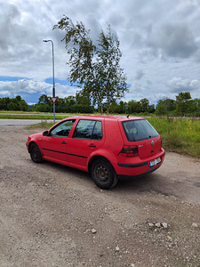 Volkswagen Golf (4 foto / 7)