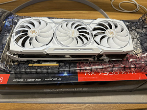 AMD Radeon™ RX 7900 XTX Taichi White 24GB OC (2 foto / 5)