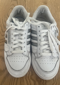 Adidas nahast tossud (2 foto / 5)