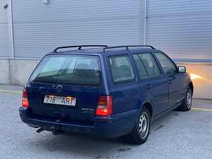 Volkswagen Golf Variant (4 foto / 5)