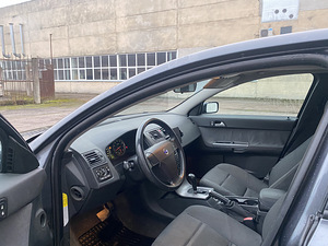 Volvo S40 (7 фото из 7)