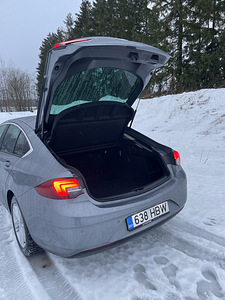 Opel Insignia Grand Sport (14 foto / 15)