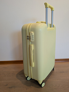 Чемодан M 65*42*26 см (1 фото из 3)