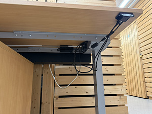 Elektriliselt reguleeritav töölaud (1 foto / 3)