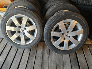 Литые диски Peugeot с хорошими летними шинами 205/55/R16 (1 фото из 5)