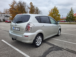 Toyota Corolla Verso 2.2 100kW manuaal (2 foto / 14)
