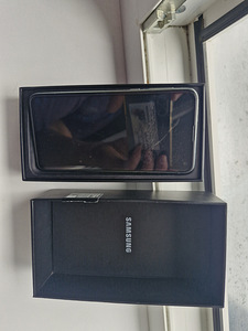 Samsung s10 e (2 foto / 4)