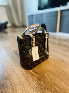 Сумка новая guess (1 фото из 3)
