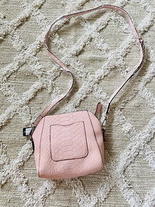 Новая сумка Guess (2 фото из 2)