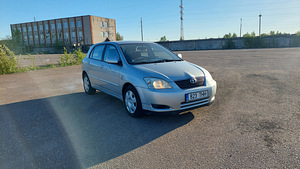 Toyota Corolla (6 фото из 12)