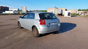 Toyota Corolla (8 фото из 12)