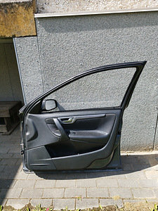 Volvo v70 2005a pqrempoolne esiuks (2 foto / 2)