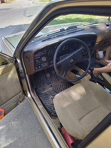 Антикварный Opel Ascona Berlina (2 фото из 2)