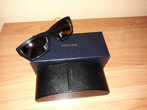Солнечные очки PRADA оригинал (2 фото из 4)