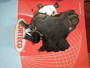 Kõrgsurve kütuse pump Volvo 2,4 d (2 foto / 3)