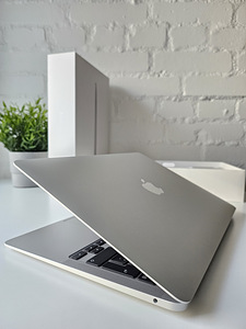 MacBook Air M1, 13-inch (5 foto / 7)