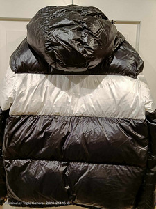 Uus sulejope Moncler replica (2 foto / 6)