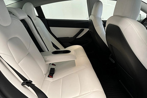 Tesla 3 Long Range Rent (2 foto / 3)