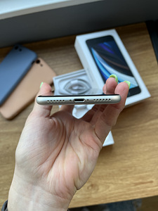 iPhone SE 2020 64GB WHITE + Komplekt (5 foto / 7)