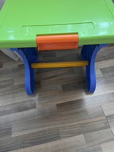 Детский столик-мольберт Molto Glow Desk (2 в 1) (2 фото из 5)