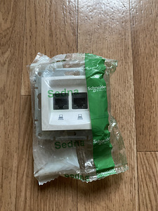 Sedna - double data outlet - RJ45 cat.5e STP (1 foto / 3)