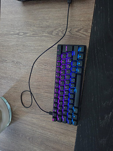 Продается Steelseries Apex 9 Mini игровая RGB клавиатура (3 фото из 8)