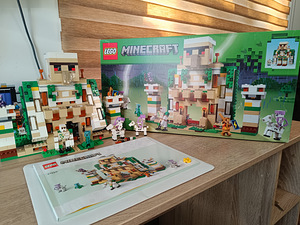 Lego Minecraft 21250 Raudgolemi kindlus (2 foto / 5)