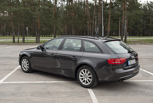 AUDI A4 AVANT (4 фото из 11)