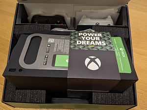 Microsoft Xbox Series X 1TB (2 foto / 3)