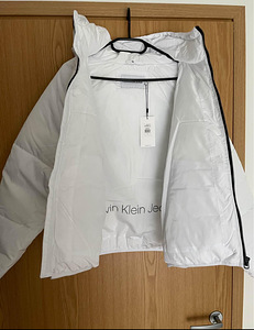 Uus Calvin Klein jope s.M (3 foto / 4)
