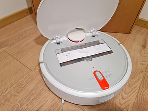 Xiaomi Mi Robot Vacuum робот пылесос (7 фото из 7)