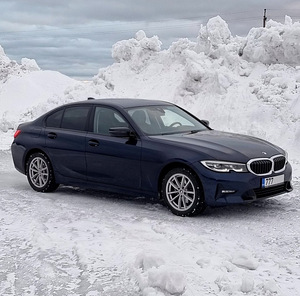 BMW 320d xDrive Sport Line 2.0 R4 140kW (2 foto / 6)