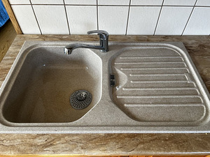 Valamu koos segisti ja töötasapinnaga (2 foto / 2)