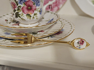 Royal Albert "Цветок месяца" Август (3 фото из 8)