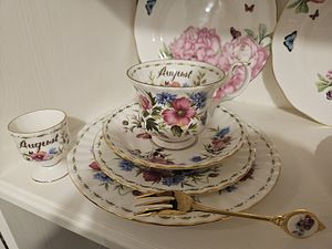 Royal Albert "Цветок месяца" Август (8 фото из 8)
