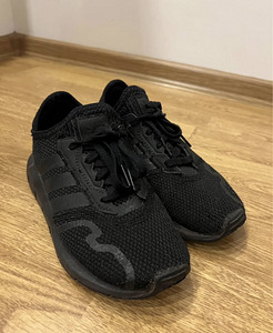 Adidas s.33 (2 foto / 3)